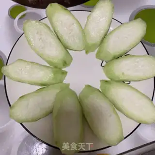 Make A fan of silk melons step 6