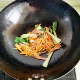 Make Egg and vegetable noodles step 7