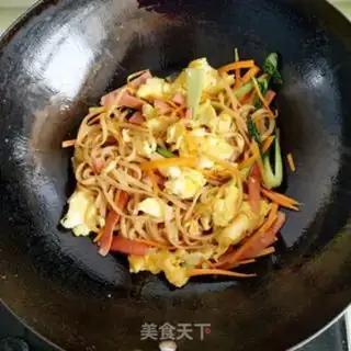 Make Egg and vegetable noodles step 8