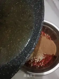 Make Homemade pepper oil step 5