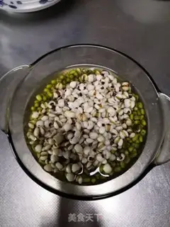 Make Rice green bean soup step 1