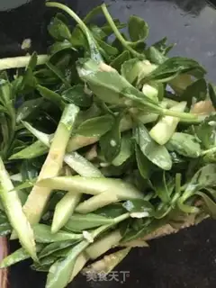 Make A cucumber with heartbrush step 8