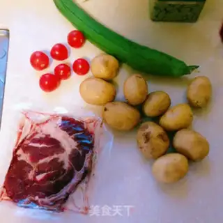 Make curry beef and potatoes step 0