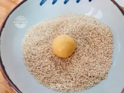 Make Pumpkin ball step 7