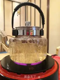 Make "Red dates and rose tea from the Golden Bread." step 2