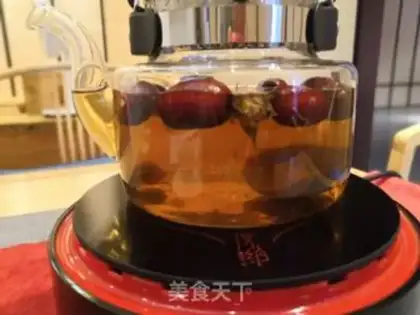 Make "Red dates and rose tea from the Golden Bread." step 3