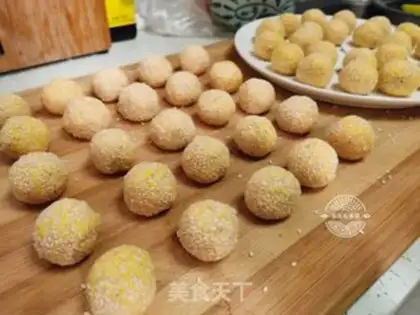 Make Pumpkin ball step 9
