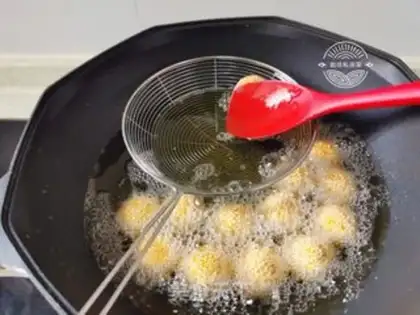 Make Pumpkin ball step 12