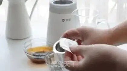 Make Dirty milk and iced milk tea step 2