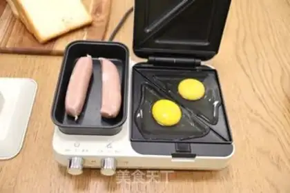Make Egg roast sausage sandwich step 1