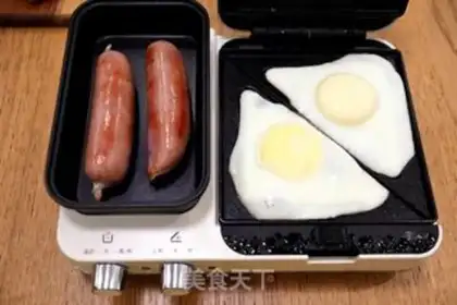 Make Egg roast sausage sandwich step 2