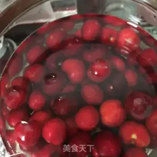 Make The flowers make cherry ice step 8
