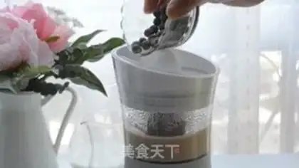 Make Dirty milk and iced milk tea step 6