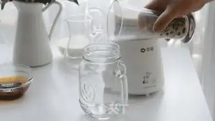 Make Dirty milk and iced milk tea step 7