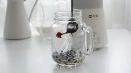 Make Dirty milk and iced milk tea step 8