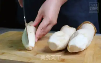 Make The cold hands tore the apricot mushrooms step 0