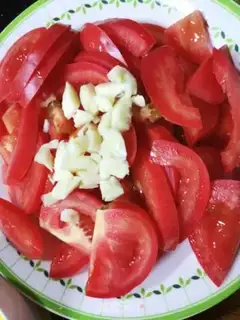 Make Tomato fried eggs step 0