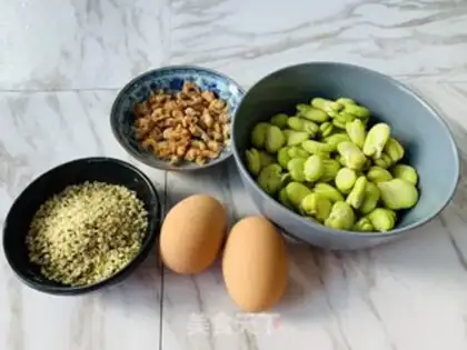 Make Pyramid eggs and shrimp, fried beans step 0