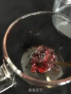 Make The flowers make cherry ice step 15