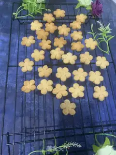 Make A flower cookie step 14
