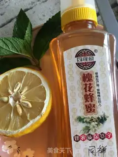 Make Lemon honey mint tea step 1