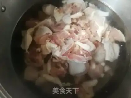 Make Carrot mushroom potato stew chicken leg step 1