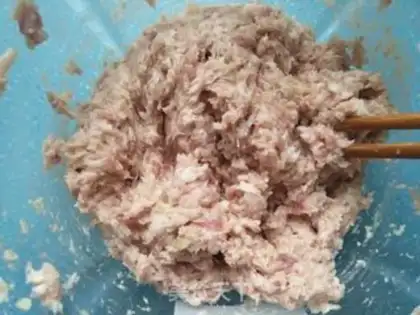 Make Felony celery pork dumplings step 4