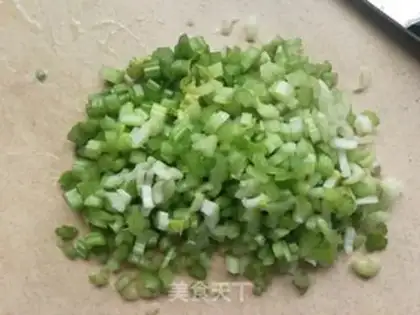 Make Felony celery pork dumplings step 5