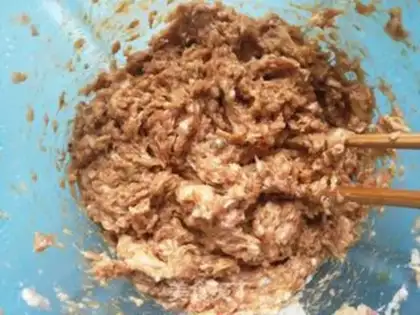 Make Felony celery pork dumplings step 8