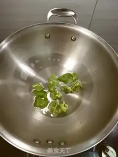 Make A cucumber carrot with wood step 1