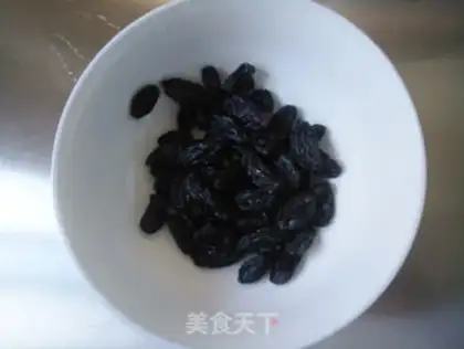 Make Sour yogurt raisins step 2