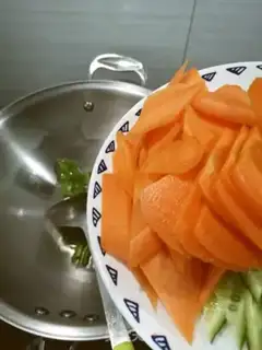 Make A cucumber carrot with wood step 2
