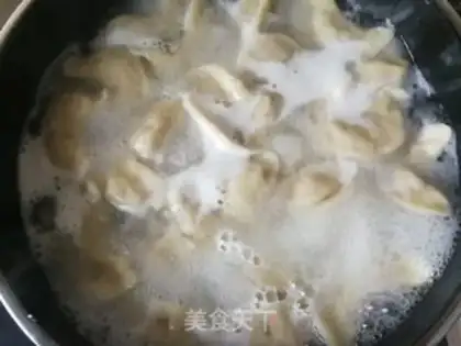 Make Felony celery pork dumplings step 19