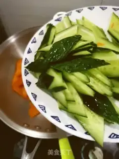 Make A cucumber carrot with wood step 3