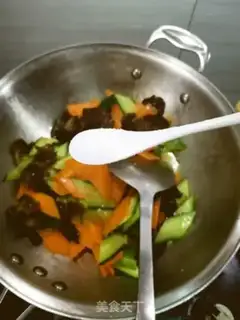 Make A cucumber carrot with wood step 5