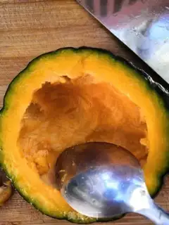 Make Steaming melon step 1
