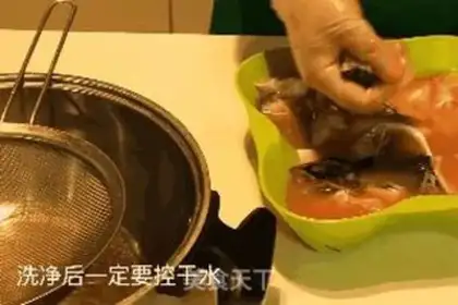 Make Scrambling fish heads step 2