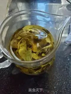 Make Cold and green tea and lemonade step 1