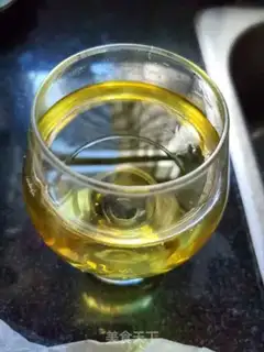 Make Cold and green tea and lemonade step 3