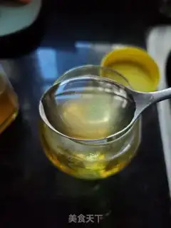 Make Cold and green tea and lemonade step 4