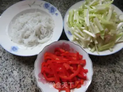 Make Sprouts of red peppers and silverfish step 0