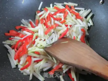 Make Sprouts of red peppers and silverfish step 2