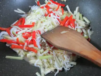 Make Sprouts of red peppers and silverfish step 3