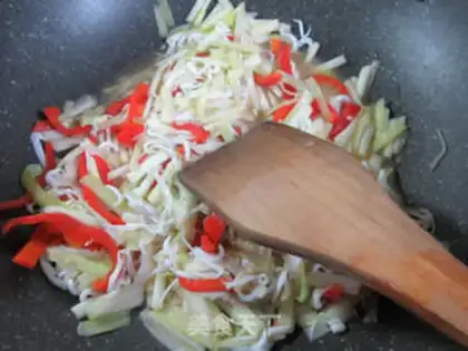 Make Sprouts of red peppers and silverfish step 5