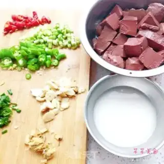 Make Red burning of swine blood step 1