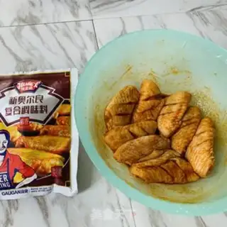 Make Pyramid chicken wings burning potatoes step 1