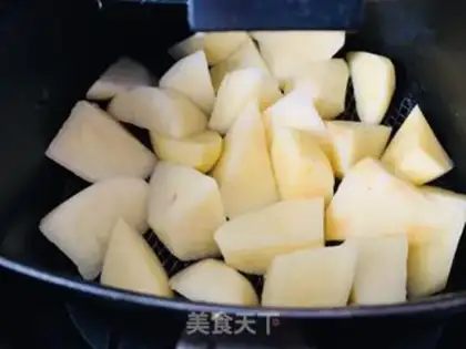 Make Pyramid chicken wings burning potatoes step 2