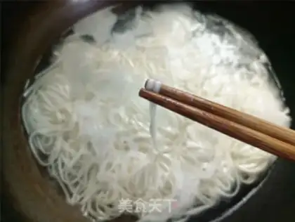 Make Tomato egg noodles step 6