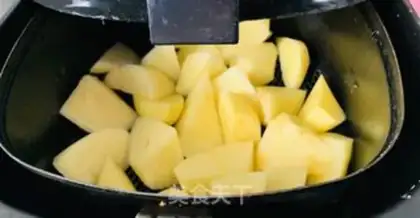 Make Pyramid chicken wings burning potatoes step 3