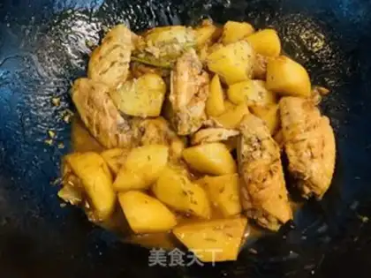 Make Pyramid chicken wings burning potatoes step 6